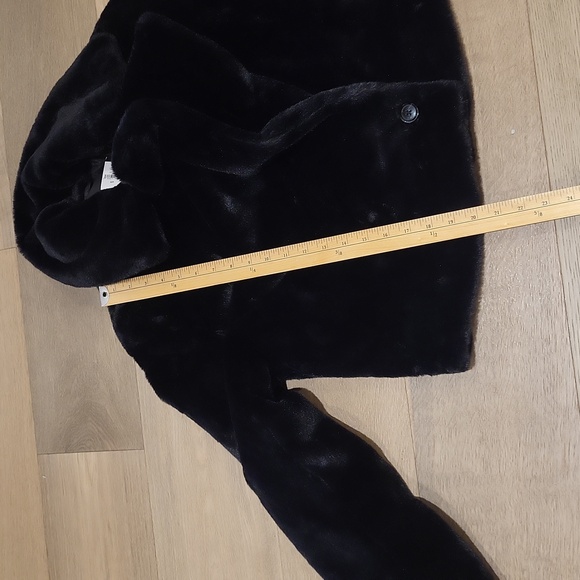 Faux fur crop coat - Picture 6 of 8